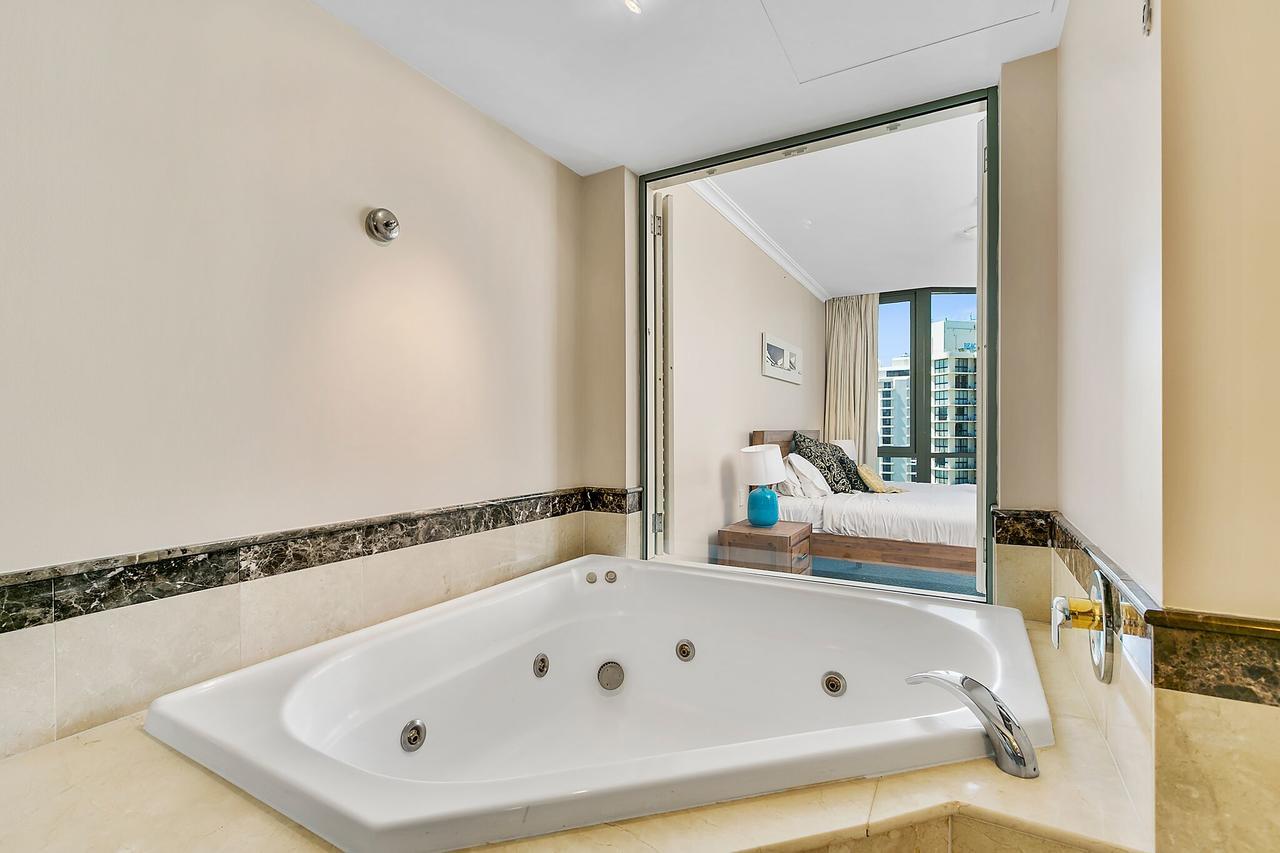 Legends 1 Bedroom Spa Suite - We Accommodate Gold Coast Dış mekan fotoğraf